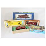 Lot of 4 Train Cars - Tyco Bachmann, etc.