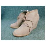 Size 8 Womans Taupe Shoes
