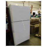 White Kenmore Refrigerator w/Ice Maker