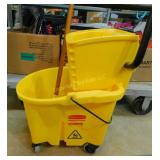 Rubbermaid Mop Bucket w/Mop