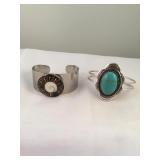 2 Bracelets