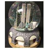 Vintage New York Landmarks Rotating Snow Globe