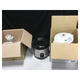 Lot oF 3 Kitchen Items Oven Pastamaker etc