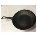 Vtg 9" Griswold / Wagner Ware Cast Iron Skillet