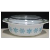 Vintage 1.5 Quart Pyrex Snowflake Bowl w/ Lid