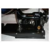 Singer Featherweight Sewing Machine In Case