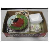 Pyrex Pan & Assorted Kitchen Decor Items