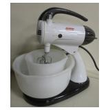 VNTG Sunbeam Mixmaster + 2 Milk Glass Bowls