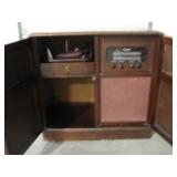 CAPEHART Vintage Cabinet AM/FM Radio/Phonograph