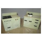 VNTG Miniature White Plastic Kitchetn Stove & Sink