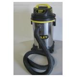 Industrial Stanley 2.8 Peak HP Wet Dry Vac