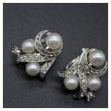 VNTG Richelieu Triple Pearl Earrings