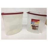 2 Rubbermaid Flex & Seal