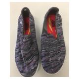 Skechers Goga Max Size 5.5 Runners