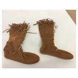 MinneTonka Size 6 Fringed Calf Boots