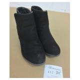 MossimoSize 8 Boots