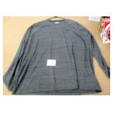 Under Armour Size 2XL Loose Fit Shirt