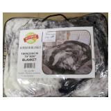 Superior 75x90" Wolf Blanket