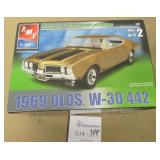 ERTL 1969 Olds Muscle Model Car Kit