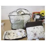 Queen Size 5pc Comforter Set - Lightly Used