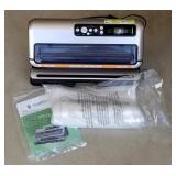 Foodsaver Vacuum Sealer W/ Bags Foodsaver Vacuum Sealer W/ Bags