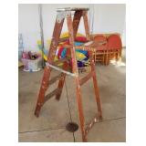 Heavy Duty Wood Step Ladder