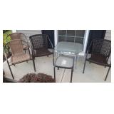 4 Outdoor Chair & 2 Tables