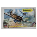 Mpm Curtiss P-40 Warhawk Model Kit 1/72