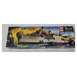 Revell Uss Pine Island Tender Model Kit 1/426