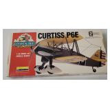 Lindberg Curtiss P6e Model Kit 1/48