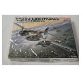 Academy P-38j Lightning Model Kit 1/72