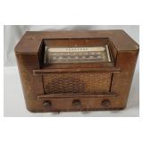 Truetone Tabletop Radio D2624
