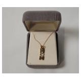 10k Gold Mom Pendant & Chain 1.3g