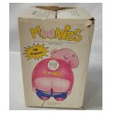 Moonies Novelty Car Window Figure