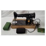 Vtg Singer Sewing Machine Model 201