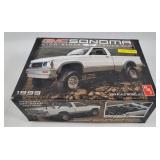 AMT GMC Sonoma Model Kit