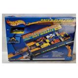 2002 Hot Wheels Race & Play Case