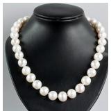 14k Yellow Gold Clasp Pearl Necklace CRV$1200