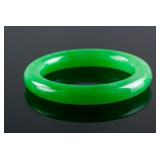 Very Fine Emerald Green Jadeite Carved Bangle