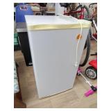 Small refrigerator 31x18x18