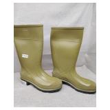 Pair of size 13 rubber boots