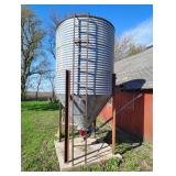 Grain bin - Buyer loads and unbolts from concrete