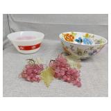 Decorated bowls and grapes