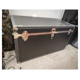 Trunk broken handles 24x43x22