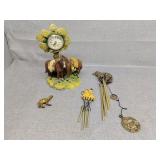 Horse clock and small wind chimes