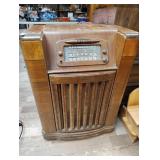 Old radio untested 38x27x14.5
