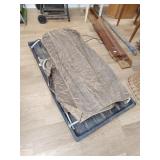 Small pop-up hunting blind with bottom