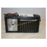 Vintage Clinton AM radio w/wind up