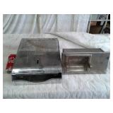 SS PAPER TOWEL DISPENSER:SS TOILET PAPER HOLDER