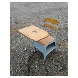 RETRO SCHOOL DESK